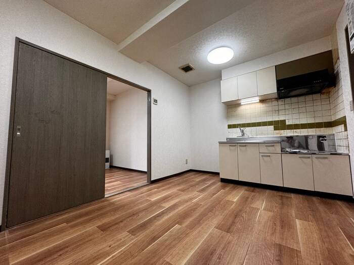 物件内観写真4　(居室)