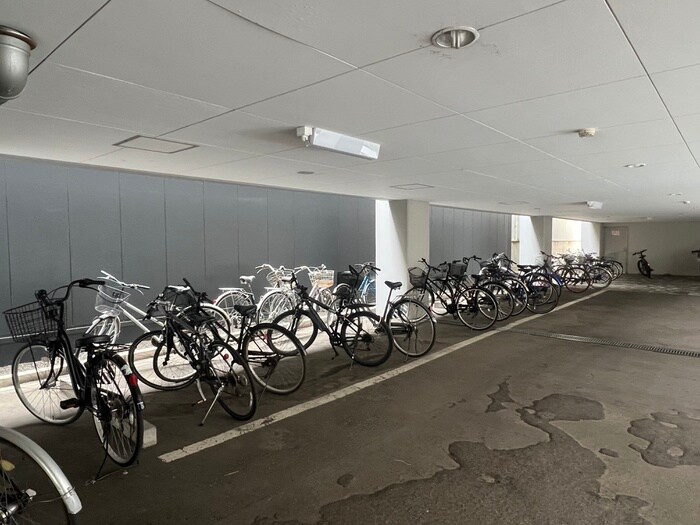 物件外観写真4　(駐輪場)