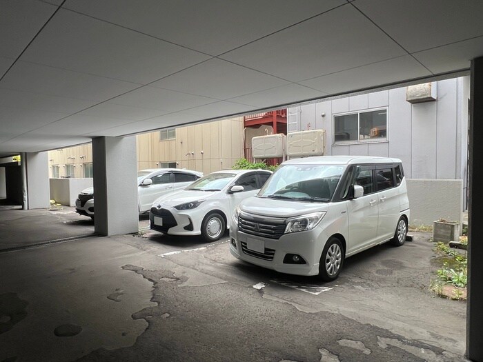 物件外観写真5　(駐車場)