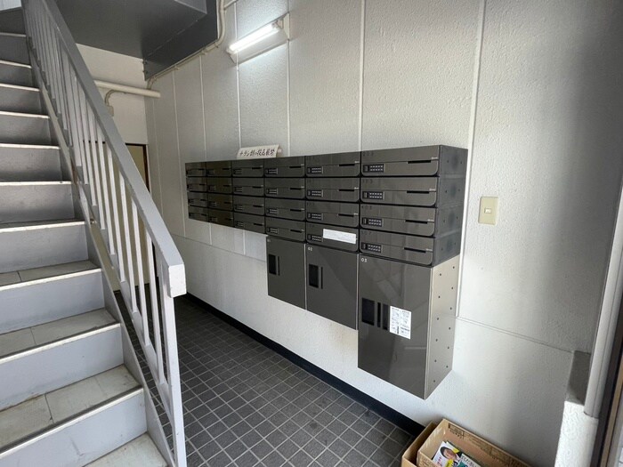 物件外観写真4　(エントランス部分)