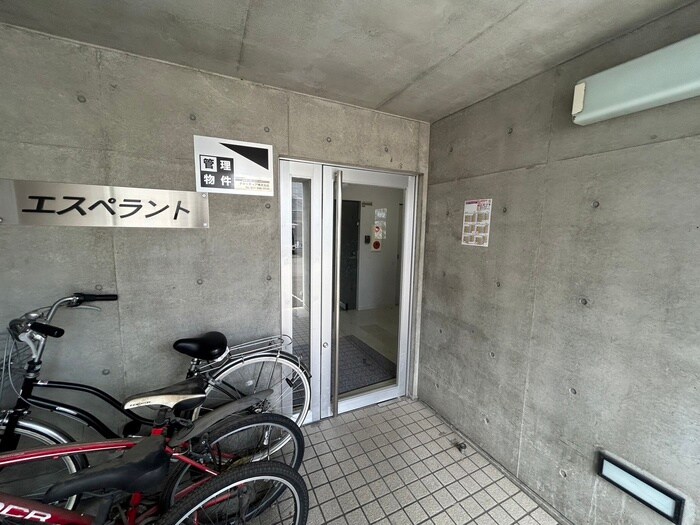 物件外観写真3　(エントランス部分)