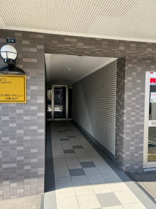 物件外観写真3　(エントランス部分)