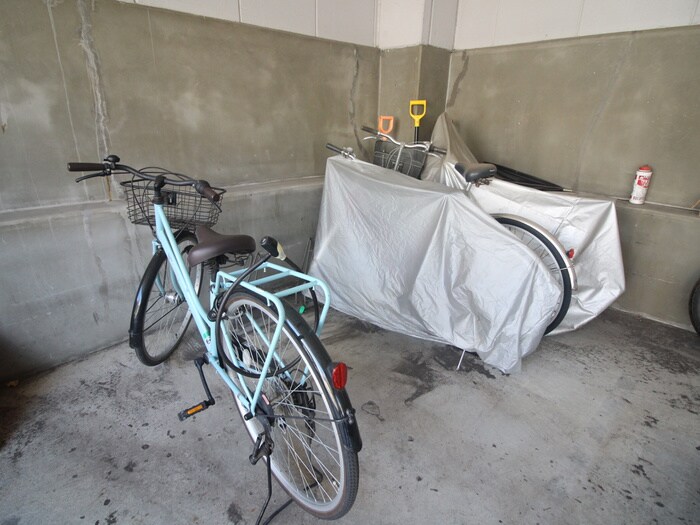 物件外観写真5　(駐輪場)