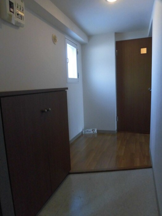 物件内観写真16　(玄関)