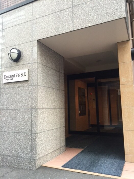 物件外観写真2　(エントランス部分)