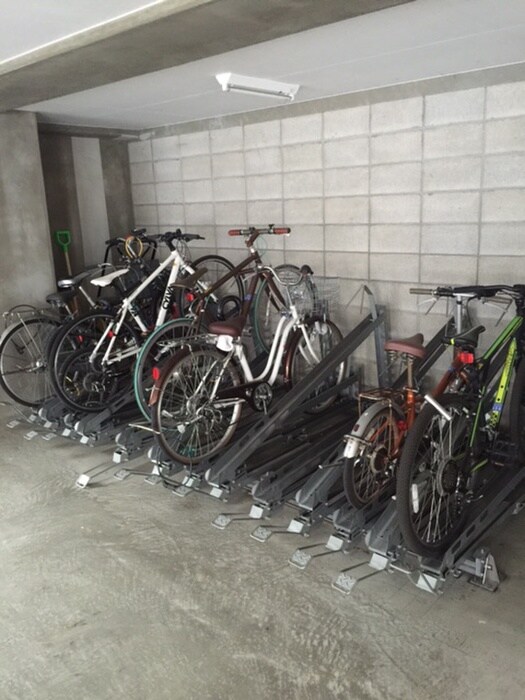 物件外観写真5　(駐輪場)