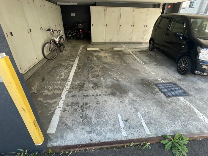 物件外観写真4　(駐車場)