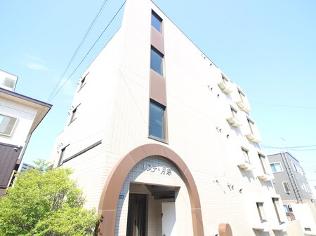 レステ月寒外観写真