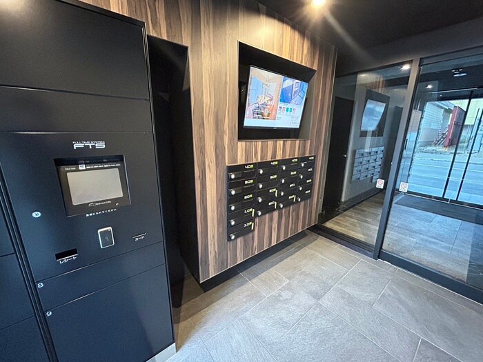 物件外観写真4　(エントランス部分)