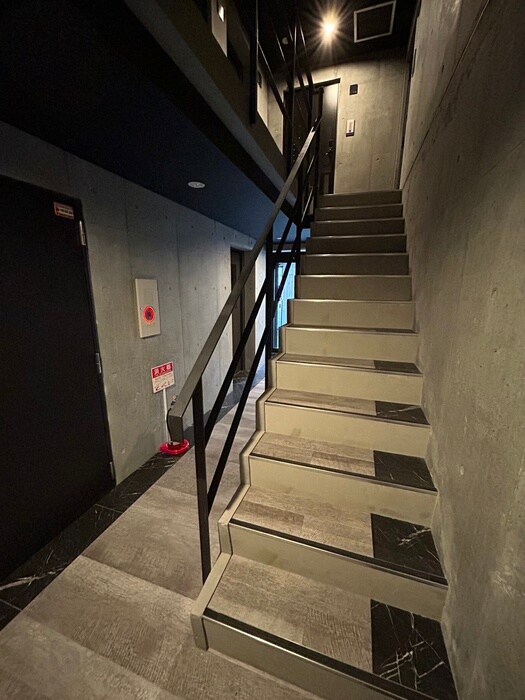 物件外観写真6　(エントランス部分)