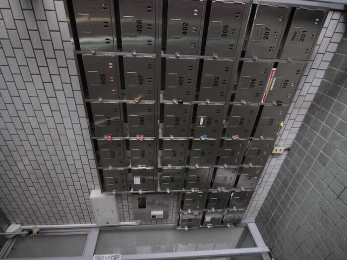 物件外観写真5　(エントランス部分)