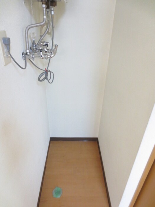 物件内観写真11　(洗濯機置場)