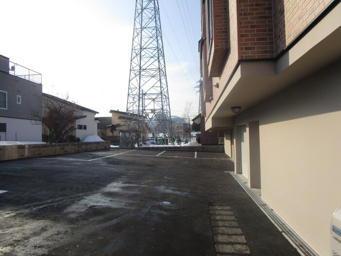 物件外観写真5　(駐車場)
