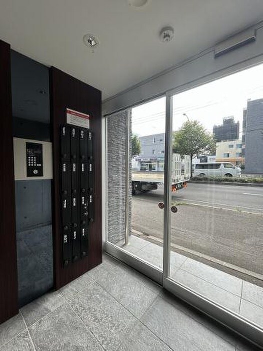 物件外観写真5　(エントランス部分)