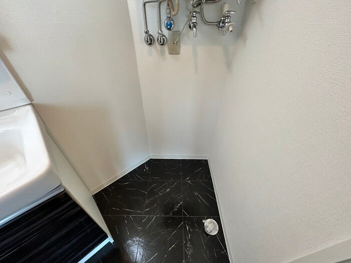 物件内観写真15　(洗濯機置場)