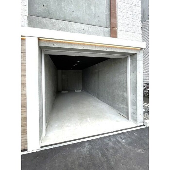 物件外観写真3　(駐車場)