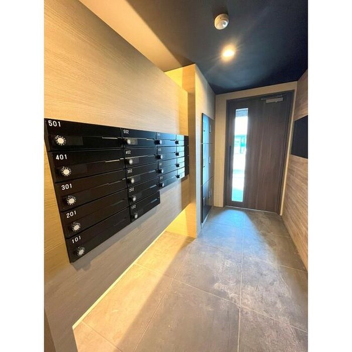 物件外観写真5　(エントランス部分)