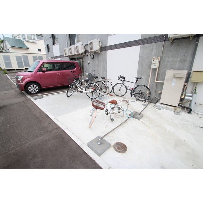 物件外観写真5　(駐輪場)