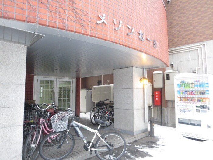 物件外観写真4　(エントランス部分)