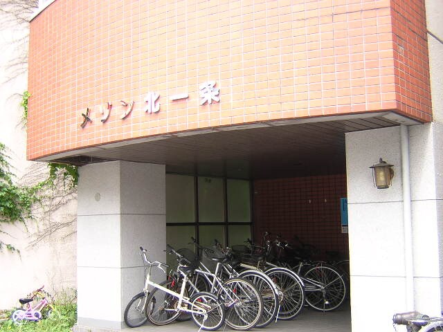 物件外観写真5　(エントランス部分)