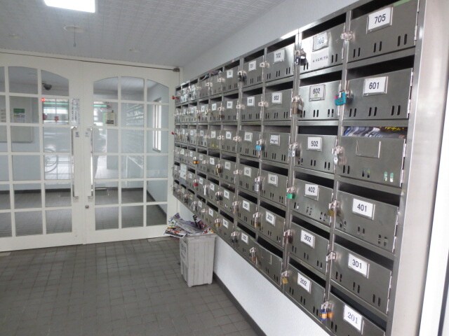 物件外観写真6　(エントランス部分)