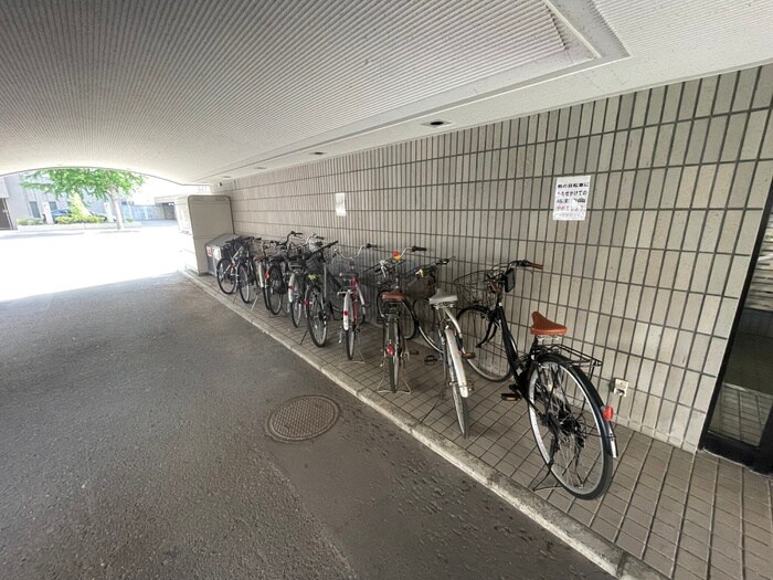 物件外観写真3　(駐輪場)