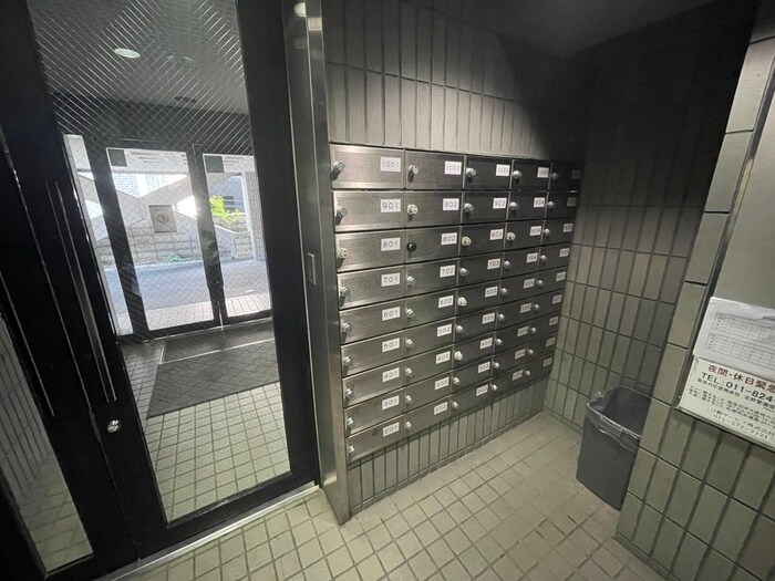 物件外観写真5　(エントランス部分)