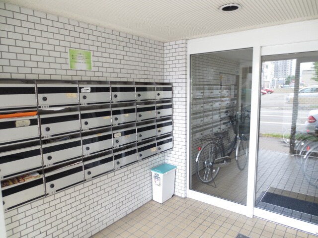 物件外観写真2　(エントランス部分)