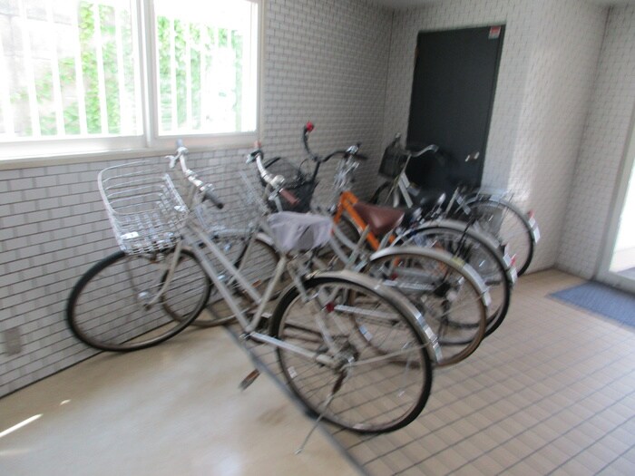 物件外観写真3　(駐輪場)