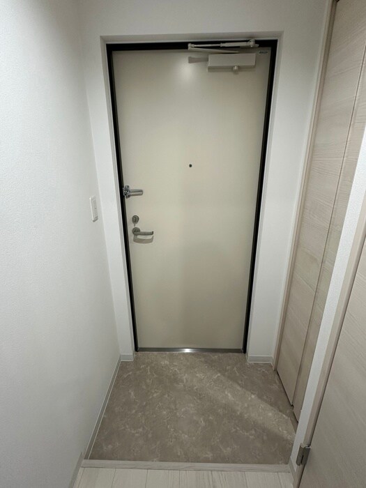 物件内観写真7　(玄関)
