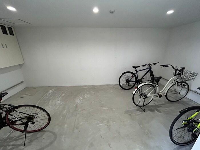 物件外観写真6　(駐輪場)