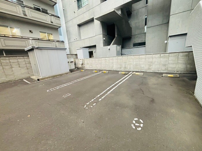物件外観写真4　(駐車場)