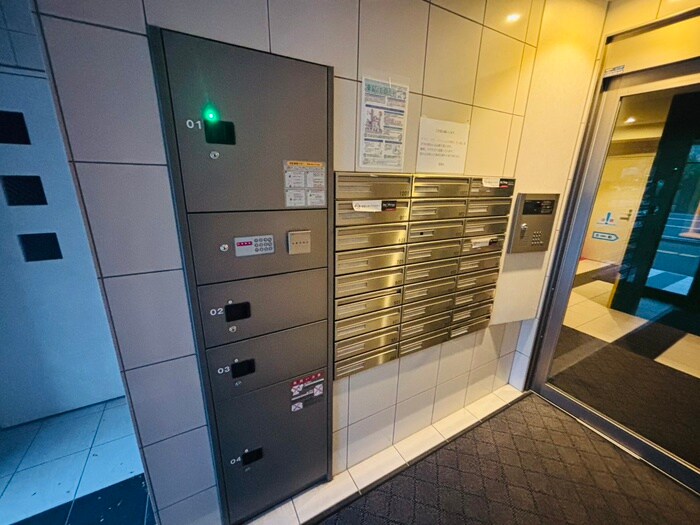 物件外観写真5　(エントランス部分)