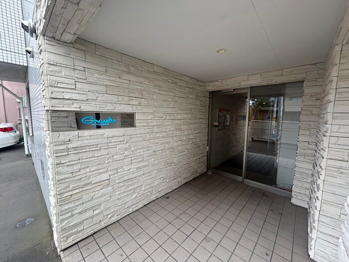 物件外観写真2　(エントランス部分)