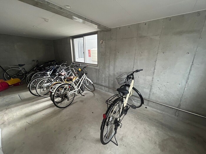 物件外観写真5　(駐輪場)