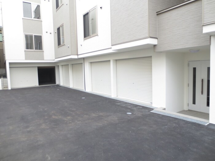 物件外観写真3　(駐車場)