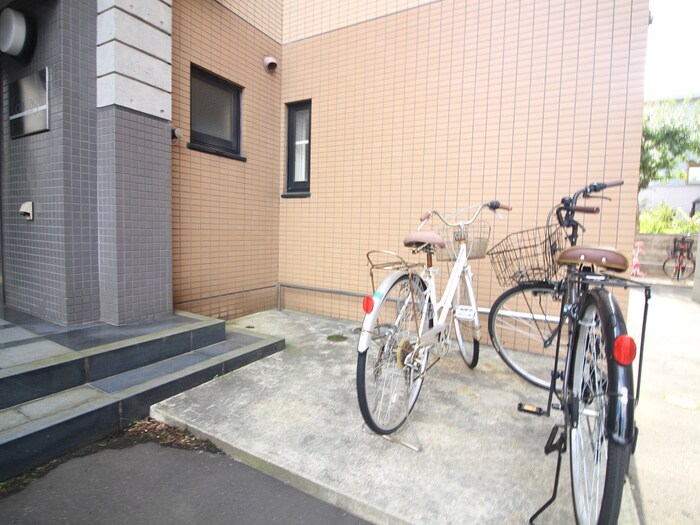 物件外観写真4　(駐輪場)