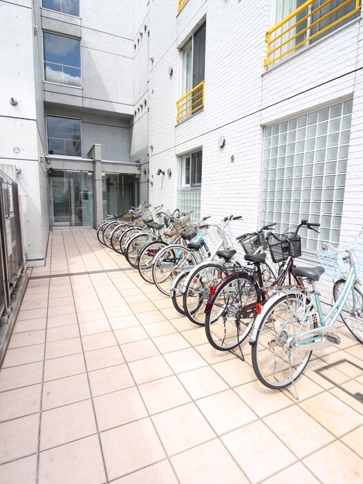 物件外観写真4　(駐輪場)