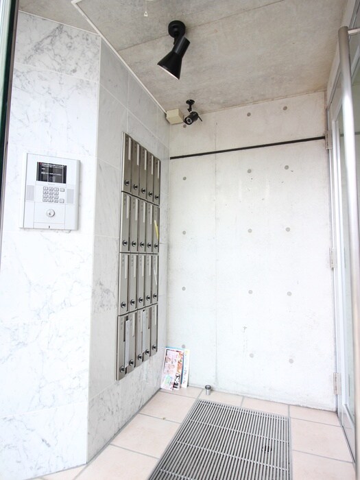 物件外観写真6　(エントランス部分)