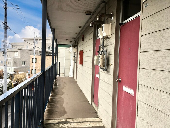 物件外観写真3　(エントランス部分)