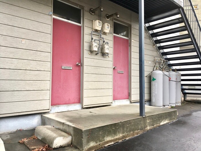 物件外観写真4　(エントランス部分)