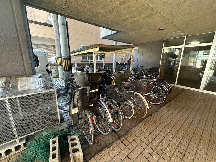 物件外観写真5　(駐輪場)
