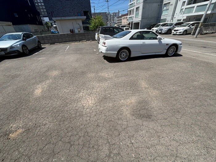 物件外観写真3　(駐車場)