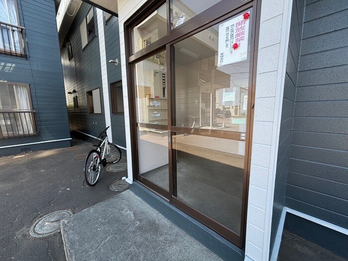 物件外観写真4　(エントランス部分)