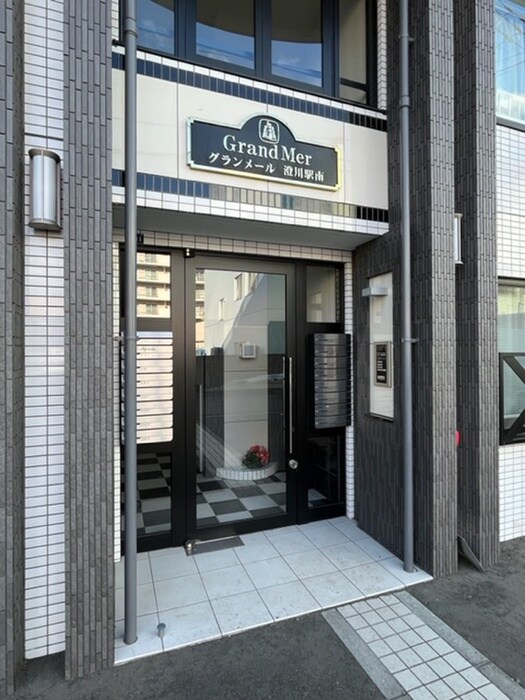 物件外観写真6　(エントランス部分)