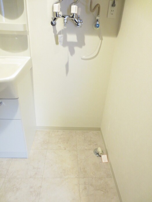 物件内観写真14　(洗濯機置場)