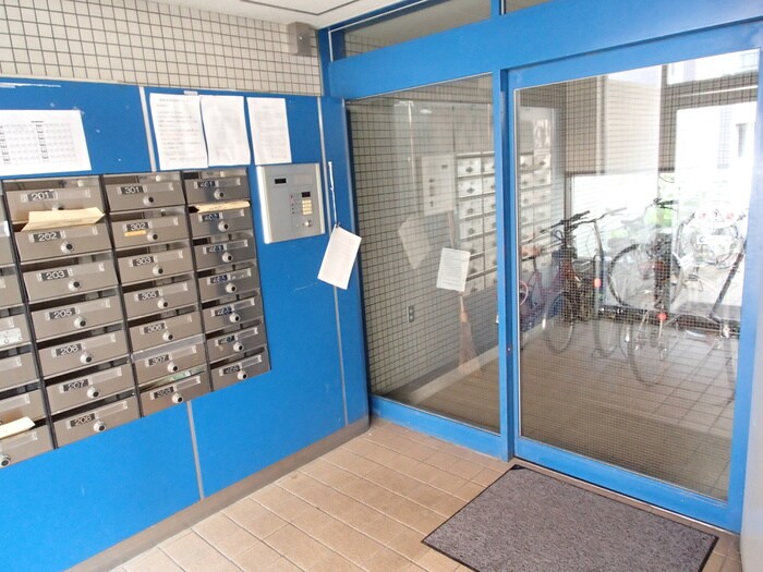 物件外観写真3　(エントランス部分)