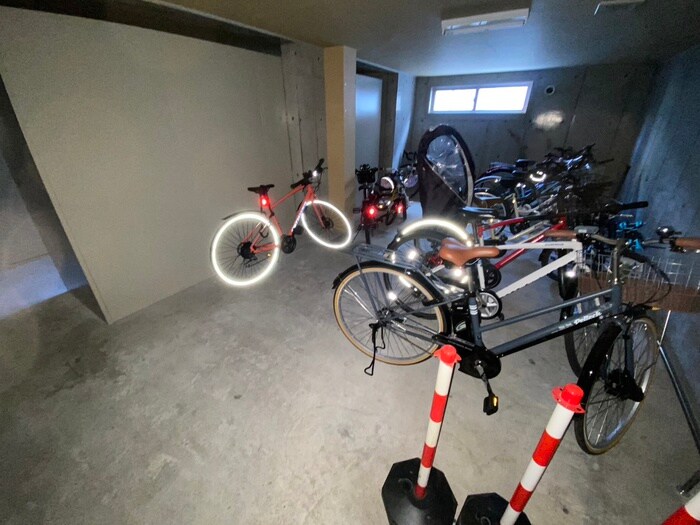 物件外観写真4　(駐輪場)