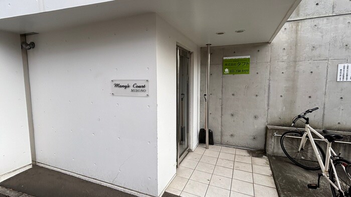 物件外観写真4　(エントランス部分)