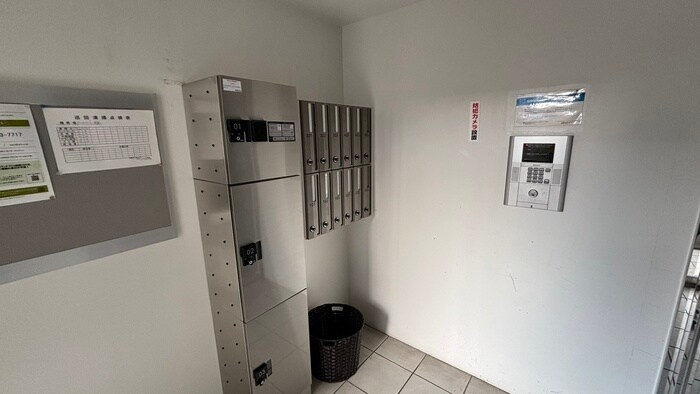 物件外観写真5　(エントランス部分)